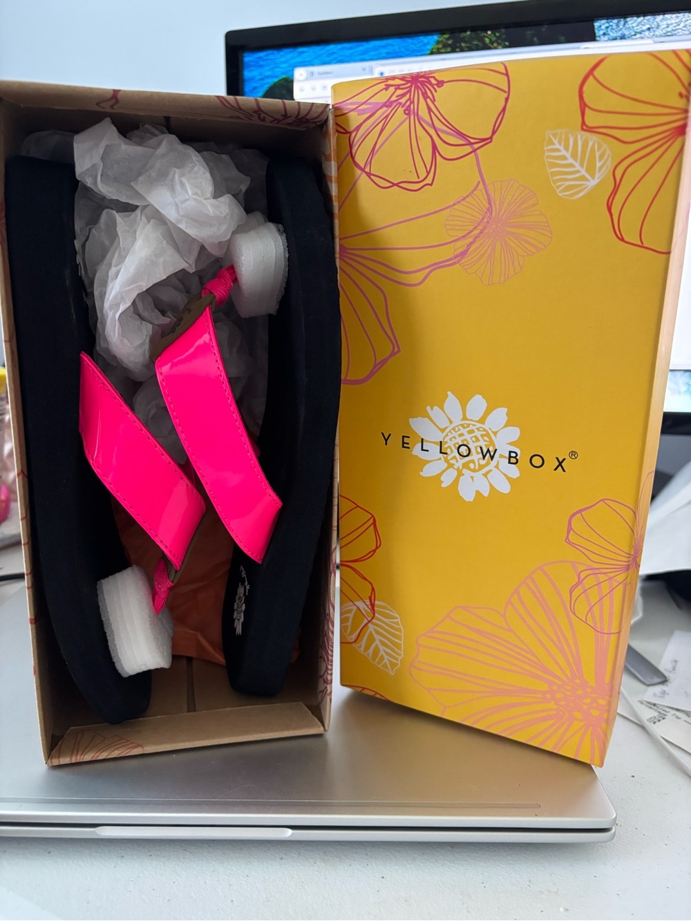 NWT Yellowbox flip flops